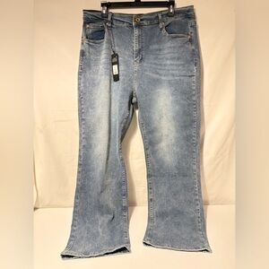 Fashion Nova NWT Plus Sz 14 Women’s Straight Leg Stretch Jeans Medium Wash